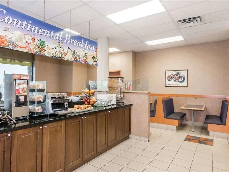 Super 8 By Wyndham Mississauga Hotel