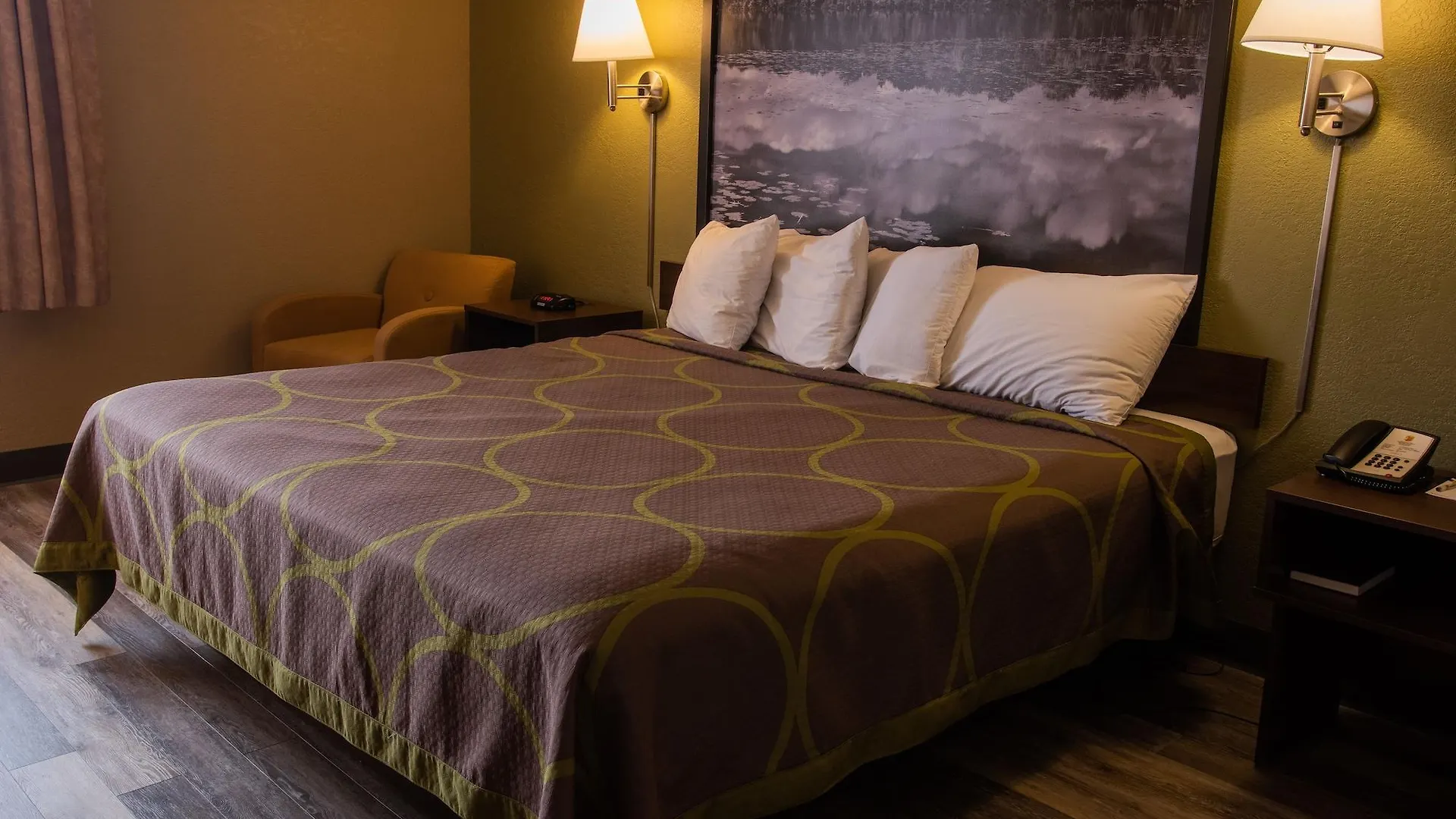 Super 8 By Wyndham Mississauga Hotel