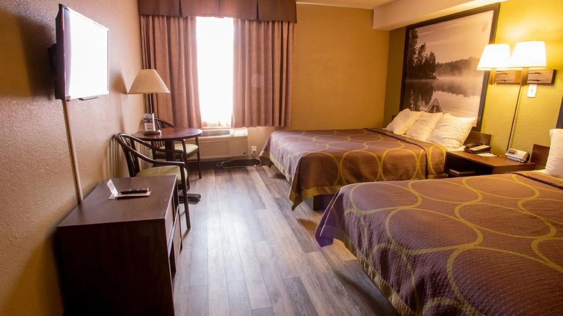 Super 8 By Wyndham Mississauga Hotel
